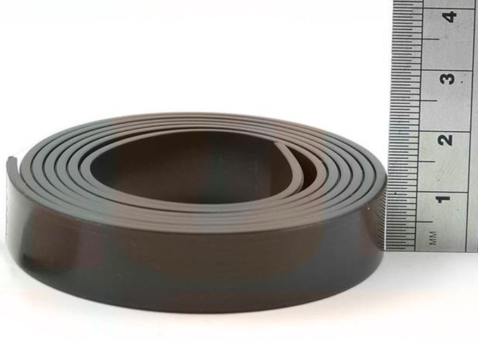 Magnetband Magnetstreifen selbstklebend, Schaumstoff-Kleber 12,7 x 30m Typ A